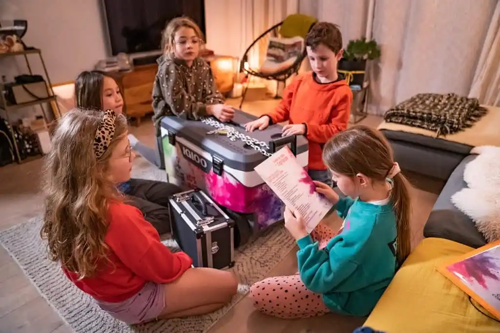 Enfants jouant à la Kid's Party - Escape Game anniversaire enfant - La Grande Évasion